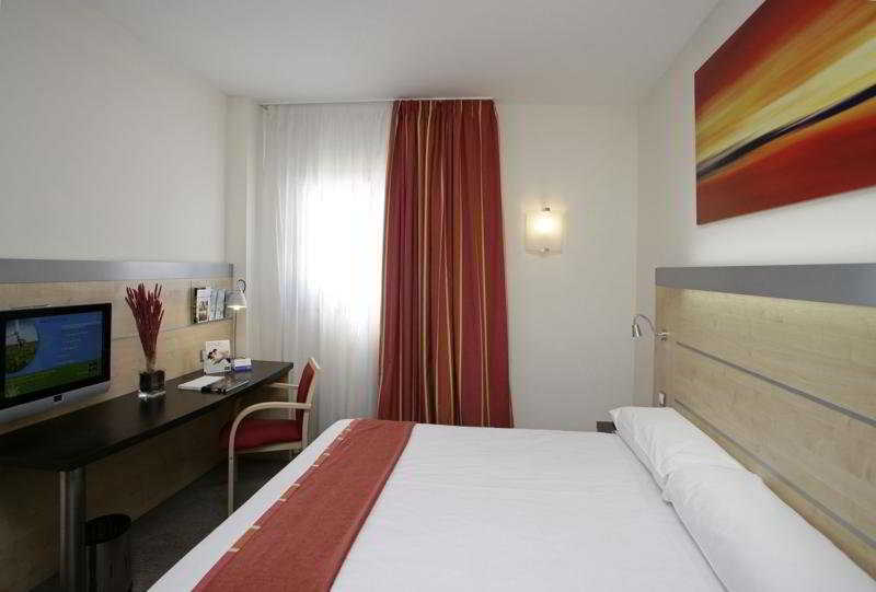 Holiday Inn Express Barcelona City 22@, An Ihg Hotel Екстериор снимка